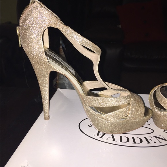 Steve Madden Gold glitter sandal - Picture 9 of 10
